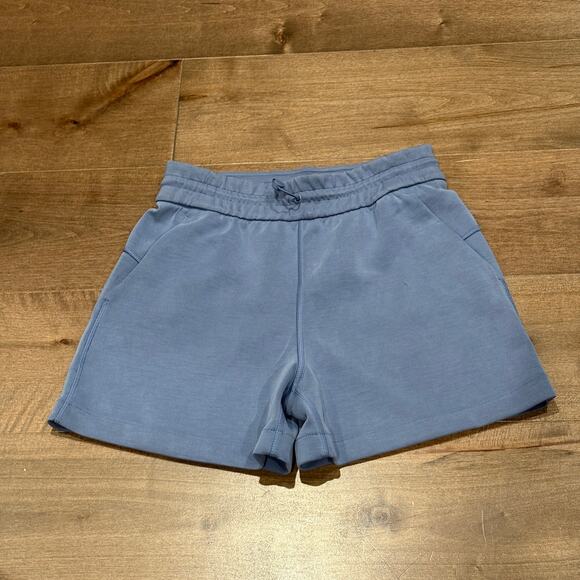 Lululemon Women's Softstreme High-Rise Short 4" Oasis Blue size 4 EUC - Picture 2 of 8